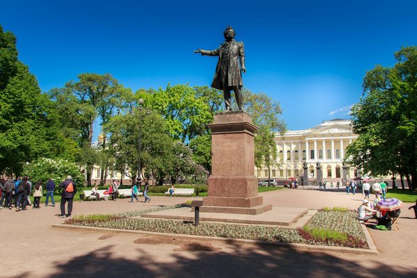 Comment choisir une croisière qui inclut des séminaires sur la géologie volcanique?